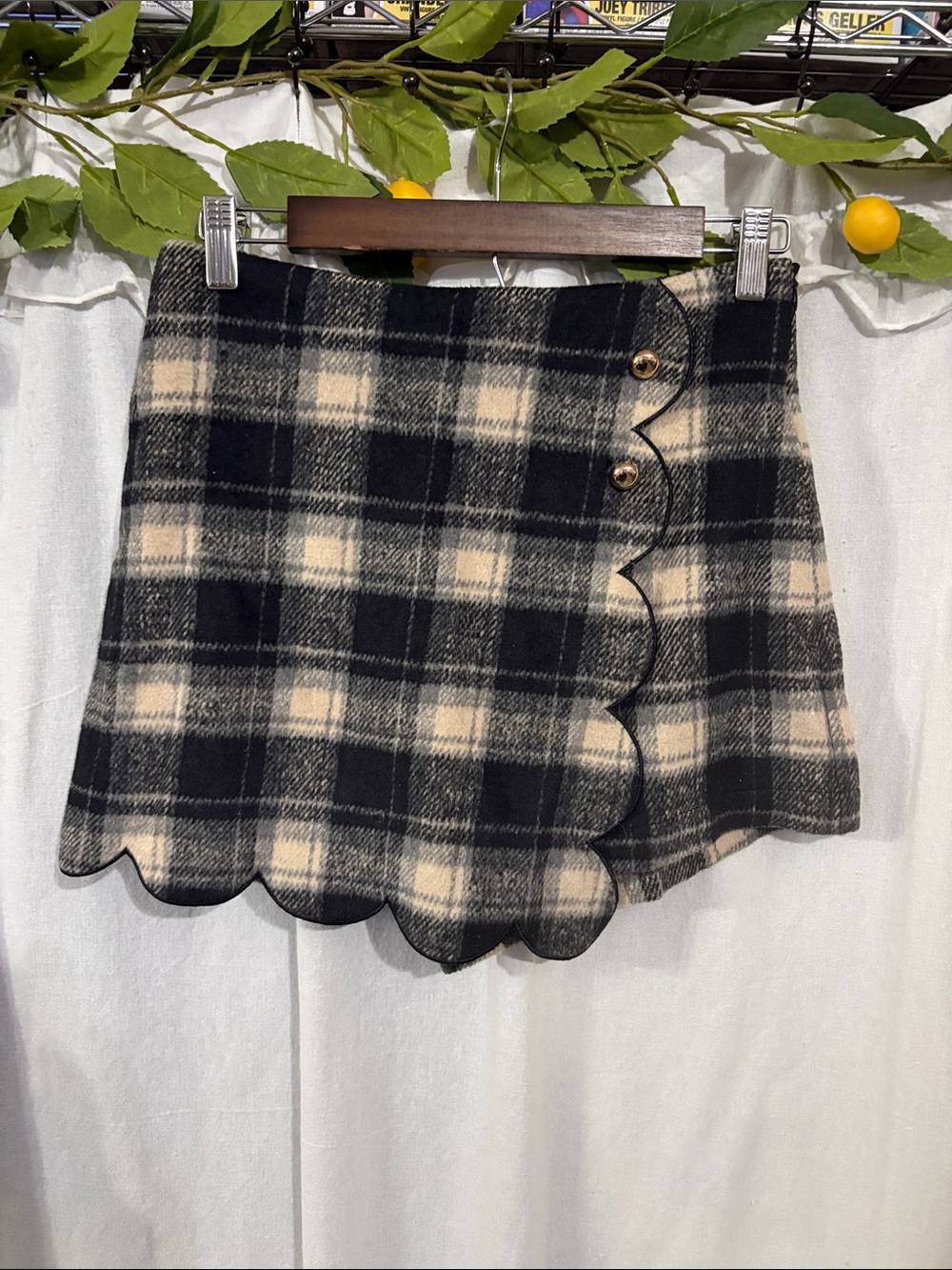 NWT Commense Black & Cream Plaid Scalloped Skort women’s size small